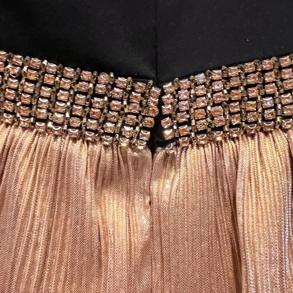 Mac Douglas Ieena Mixed-Media Tiered A-Line Gown Size 8 NWOT - Picture 7 of 8